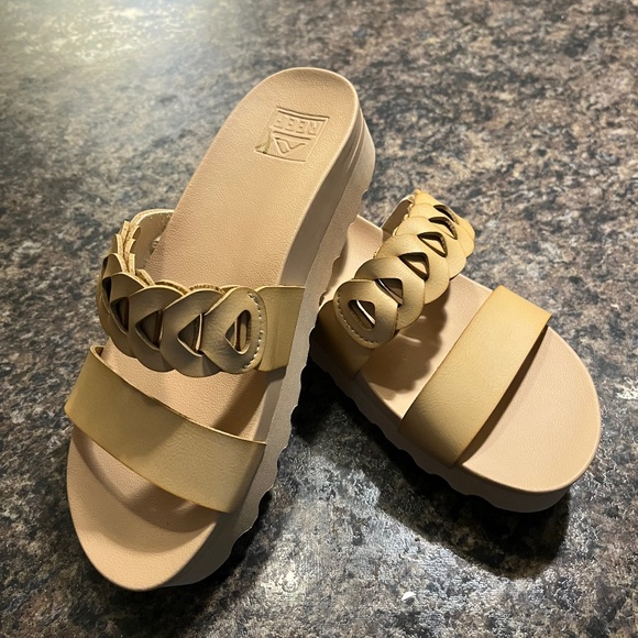 Ladies Reef Sandals - Picture 1 of 3